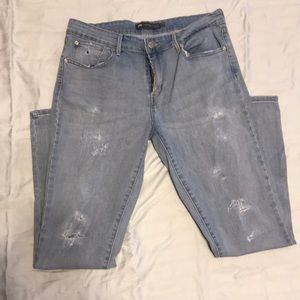💙Distressed Levi’s💞